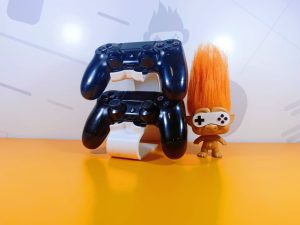 Держатель для 2 геймпадов PS3/PS4/PS5 (3D печать) белый