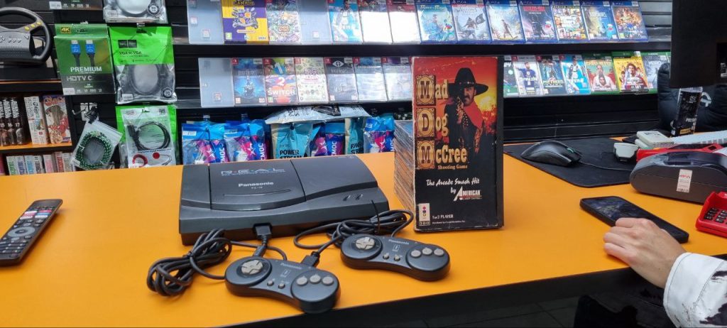 Игровая консоль Panasonic 3DO FZ-10 2 геймпада +Игры б/у