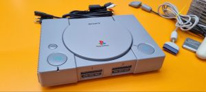 Sony Playstation 1 Fat 2 геймпада +Игры б/у