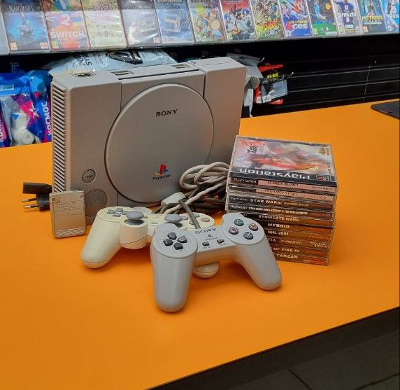 Sony Playstation 1 Fat 2 геймпада +Игры б/у