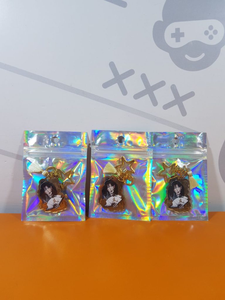 Брелок девушка с веером (анимэ)